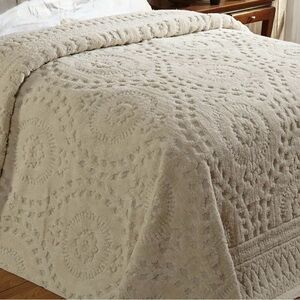 Elegant Cream Chenille Bedspread
